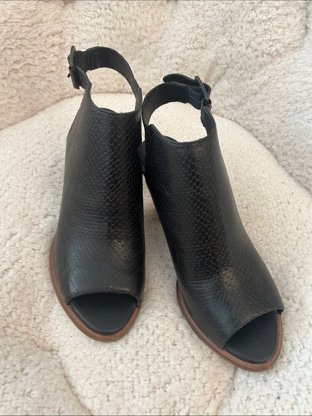 UGG Black Textured Leather Open-Toe Slingback Clogs